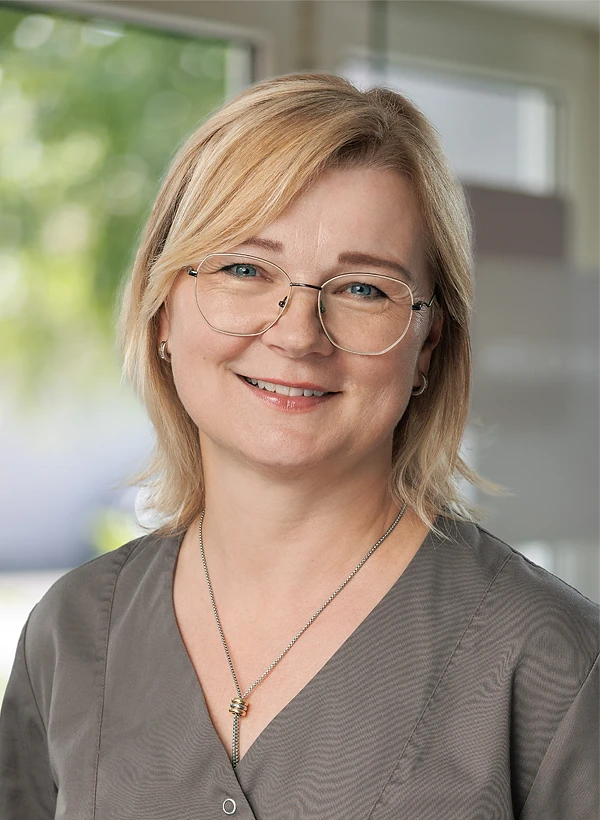 Beate Drescher – Assistenz und Prophylaxe in Rielasingen Beate Drescher, Assistenz und Prophylaxe der Zahnarztpraxis Dr. Michael Wöhrle in Rielasingen